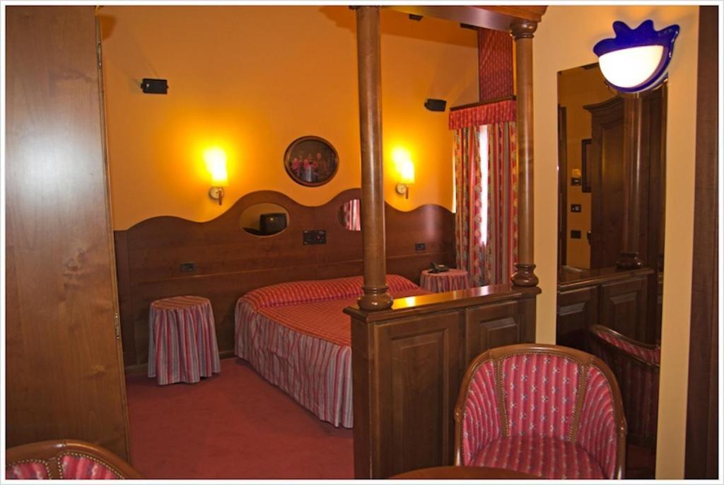 Hotel California Champoluc Exteriör bild