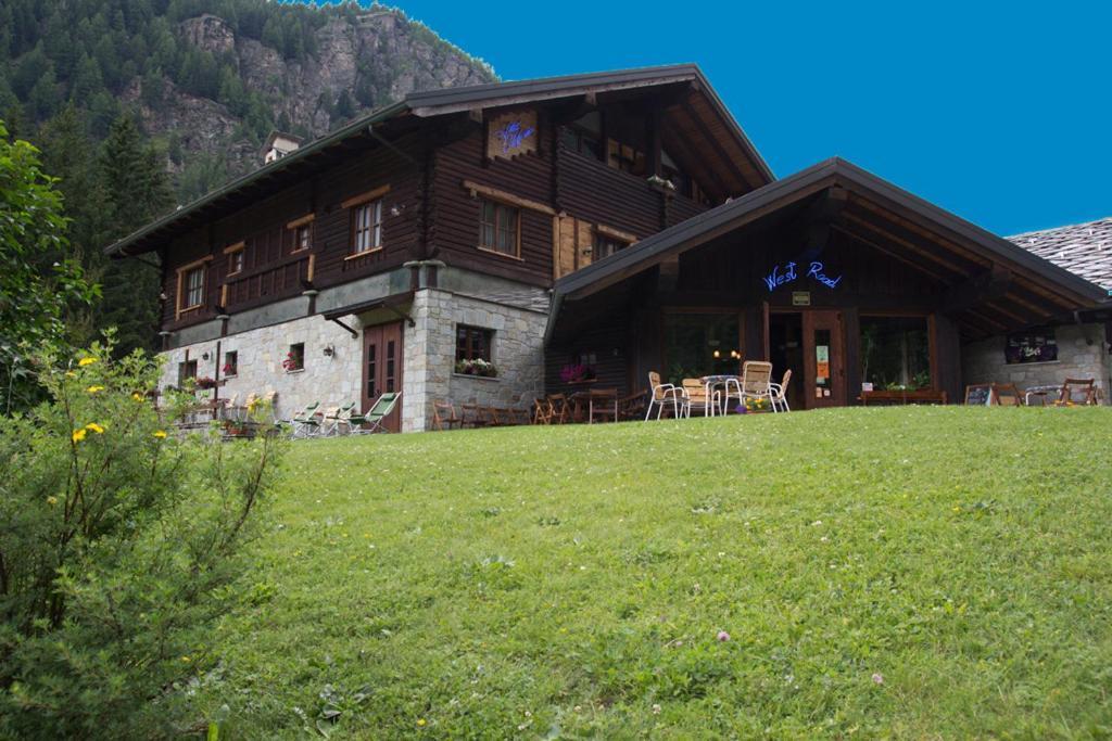 Hotel California Champoluc Exteriör bild