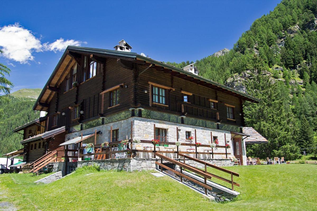 Hotel California Champoluc Exteriör bild